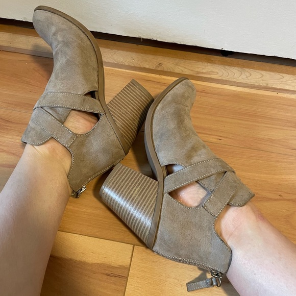 Rampage neutral color fall booties - Picture 1 of 6